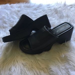 VINTAGE 90S BLACK PLATFORM SHOES